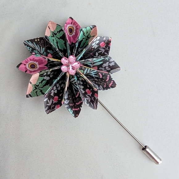 Handmade Floral Lapel Pin - Men's Women's Accessories - Handmade Boutonniere - Picture 3 of 3